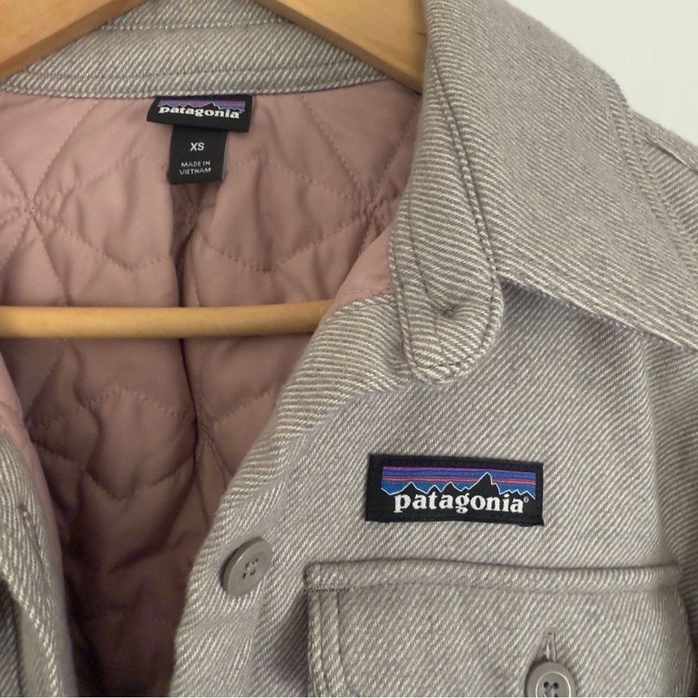 Patagonia Light Gray Women's Fleece Jacket - Picture 4 of 6